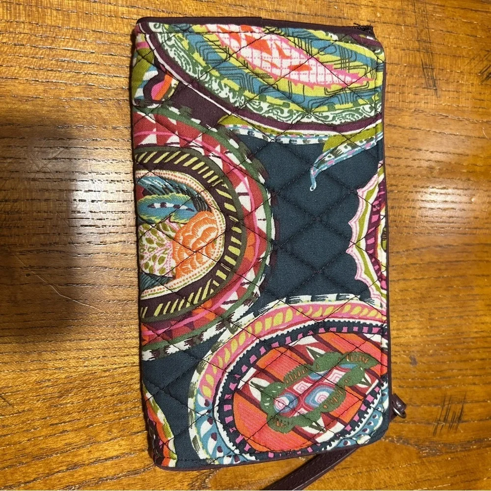 Vera Bradley Heirloom Paisley RFID Front Zip Wristlet EUC!!